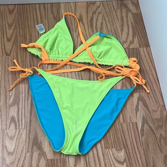 New Reversible Wild Fable Swimsuit Top Neon Green & Blue w/ Neon Orange Straps - Picture 3 of 9